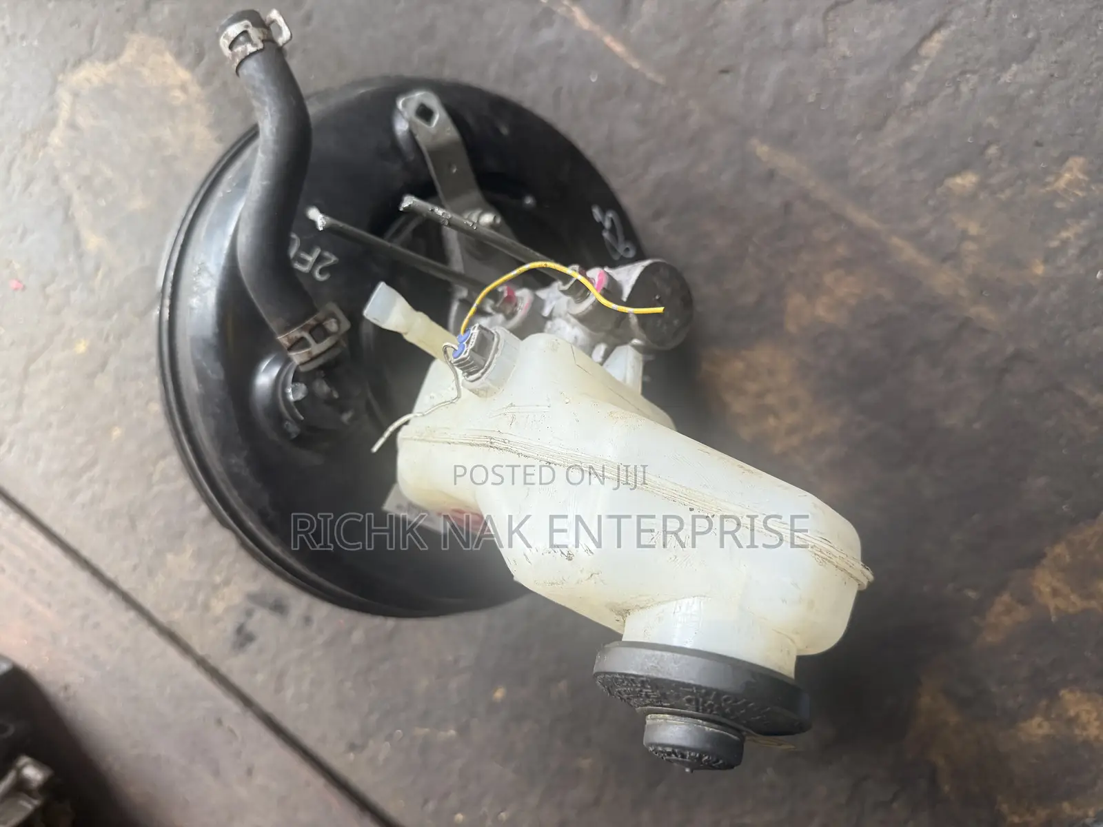 Toyota Voxy Brake Pot