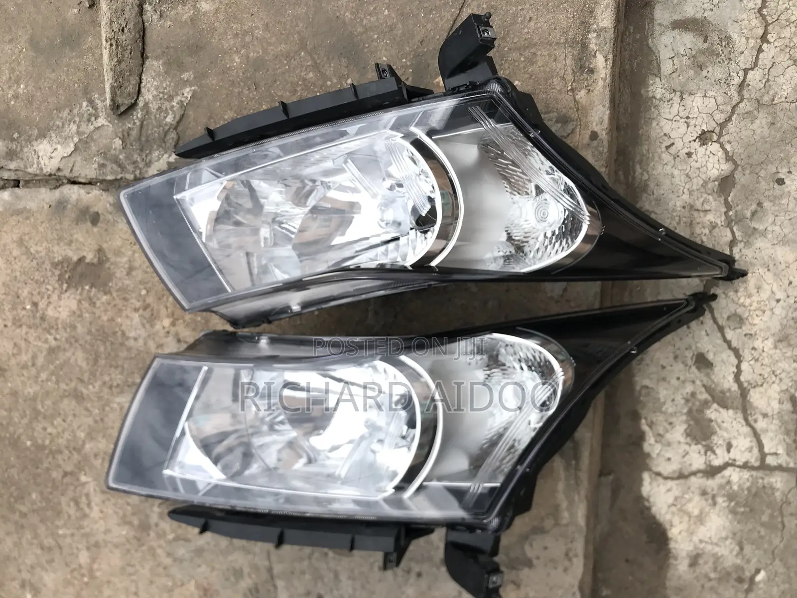 Chevrolet Cruze 2012 Headlight Neat Available