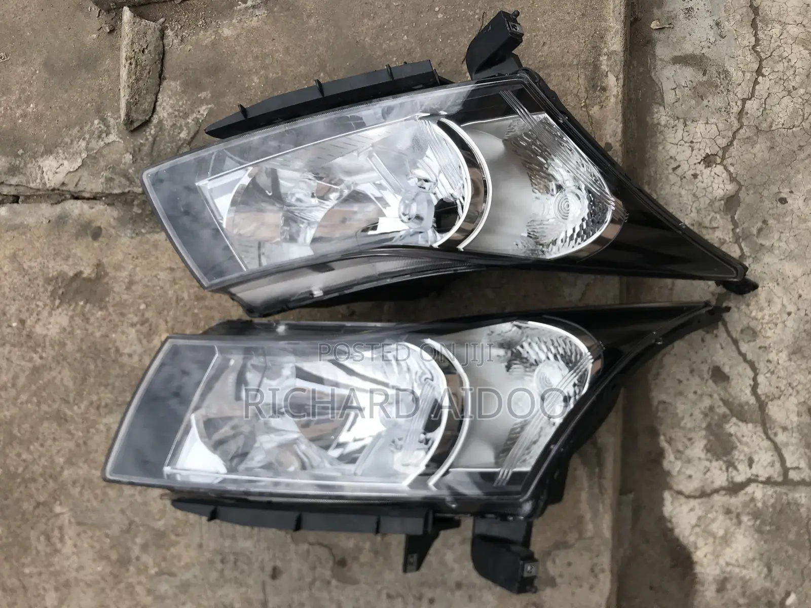 Chevrolet Cruze 2012 Headlight Neat Available