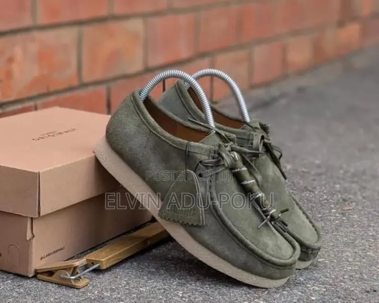 Clarks Wallabees Low Boots in Different Colours , Swipe>