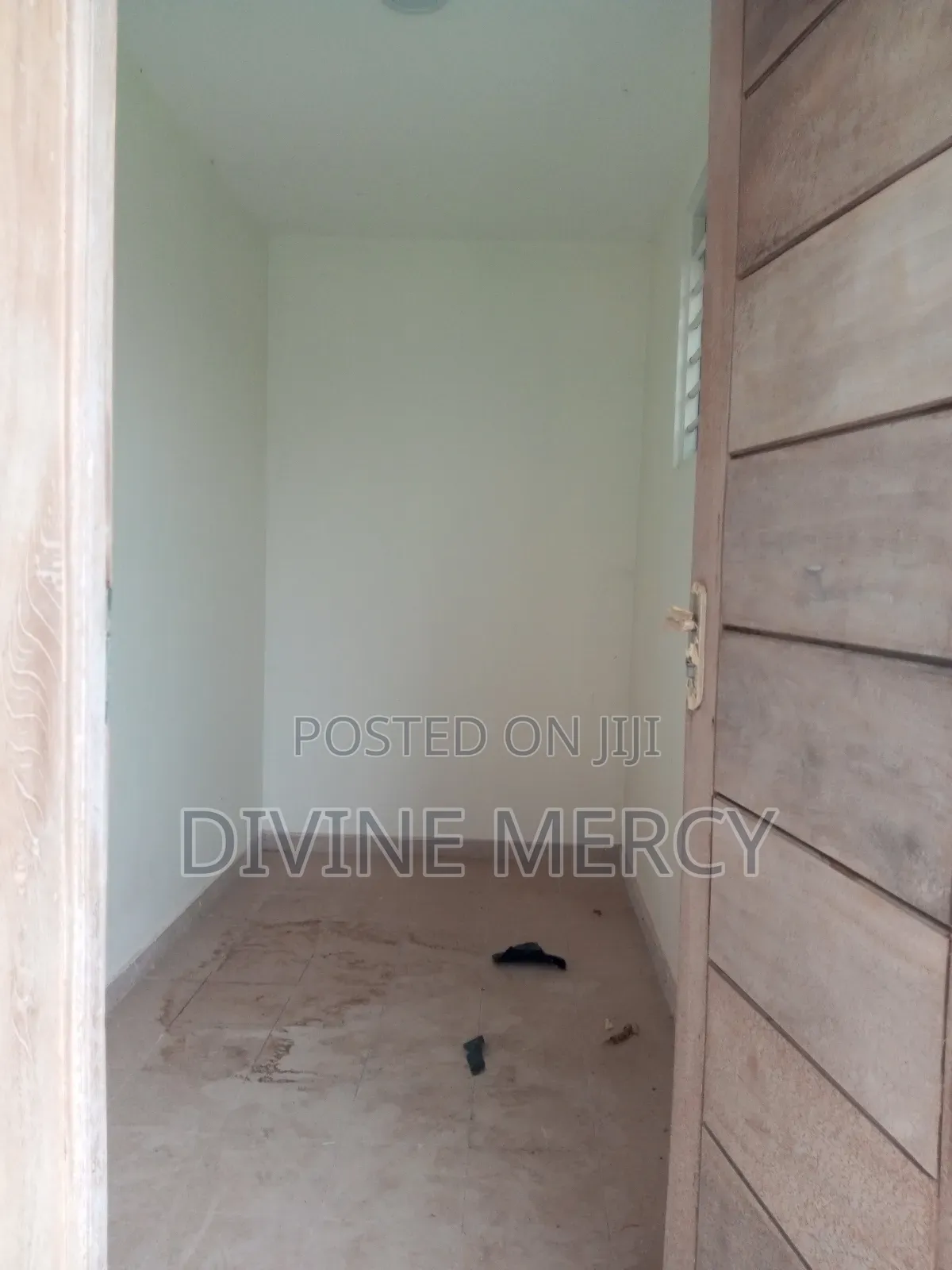 5bdrm Duplex in West Hill Axis, Awutu Senya East Municipal for sale