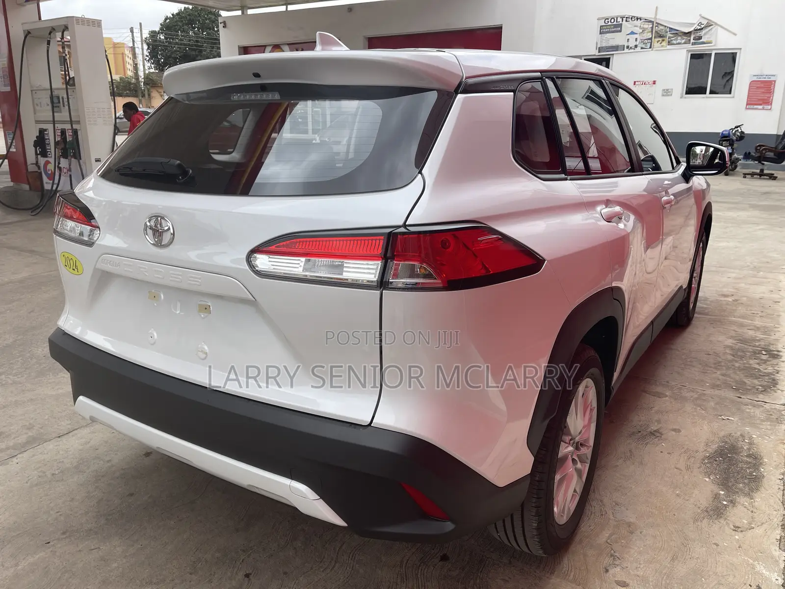 New Toyota Corolla Cross LE 2025 White