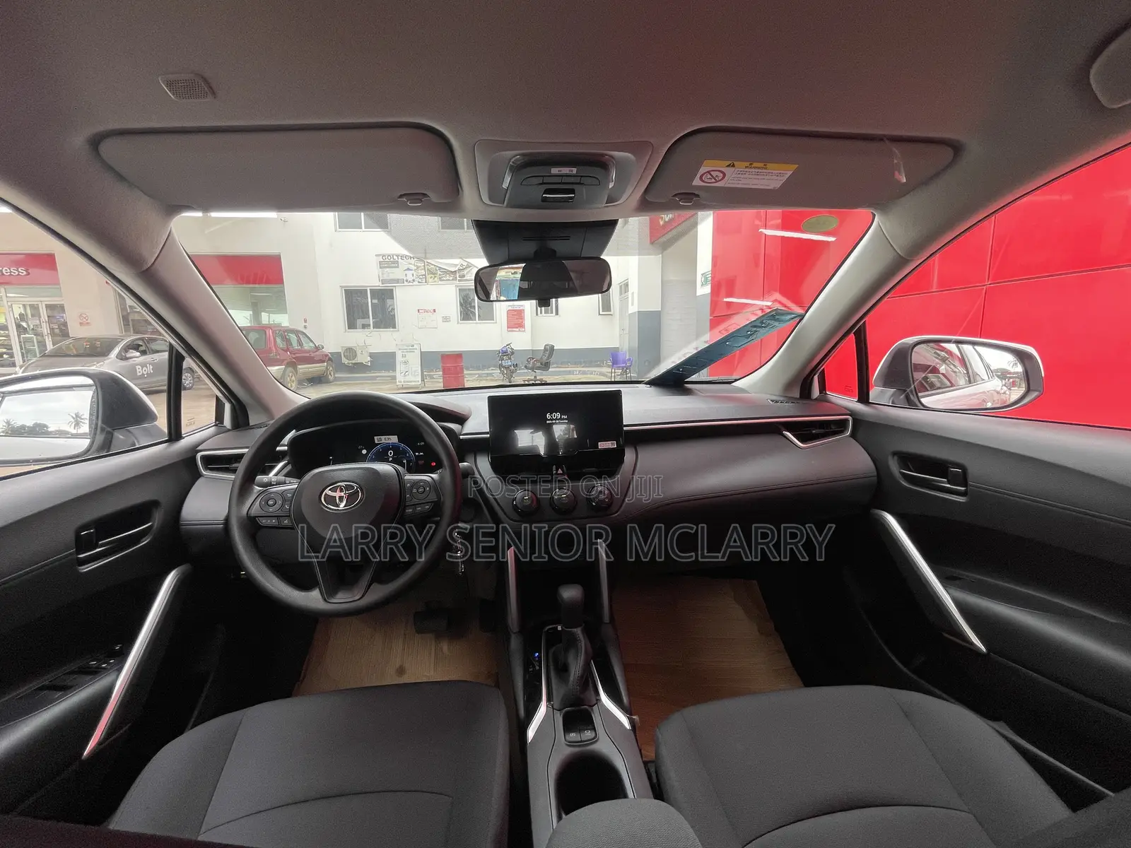 New Toyota Corolla Cross LE 2025 White