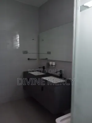 5bdrm Duplex in West Hill Axis, Awutu Senya East Municipal for sale