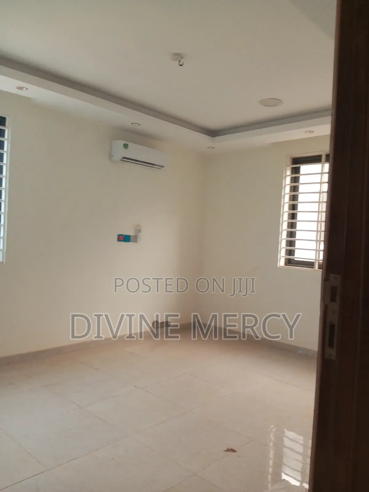 5bdrm Duplex in West Hill Axis, Awutu Senya East Municipal for sale