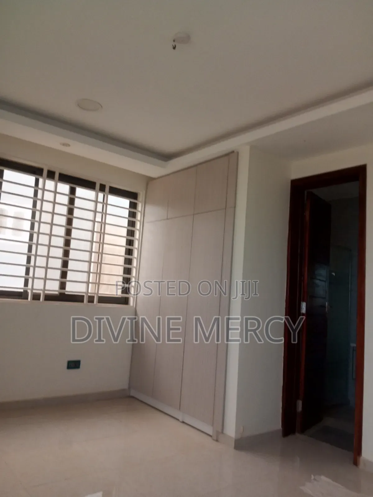 5bdrm Duplex in West Hill Axis, Awutu Senya East Municipal for sale