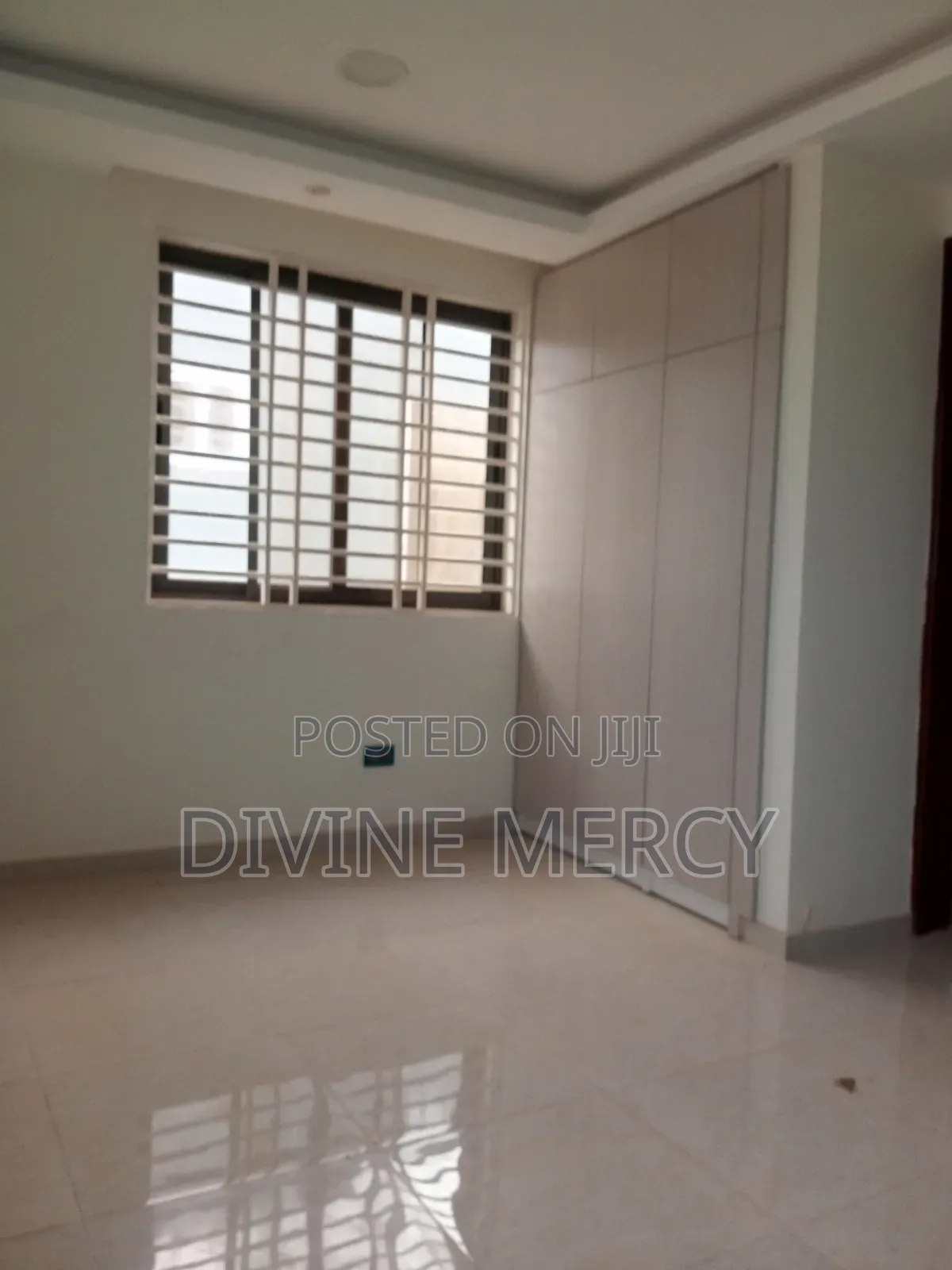 5bdrm Duplex in West Hill Axis, Awutu Senya East Municipal for sale