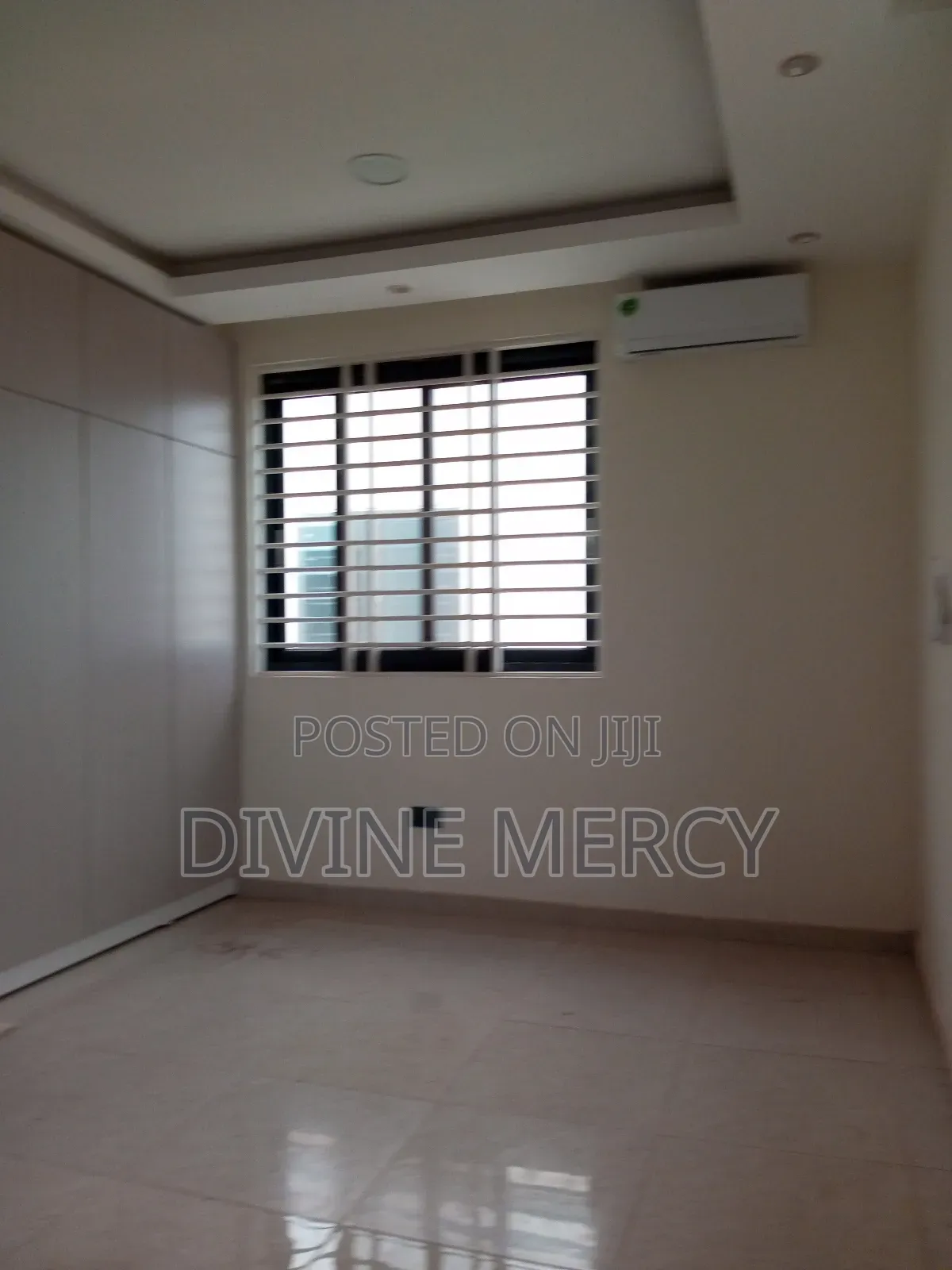 5bdrm Duplex in West Hill Axis, Awutu Senya East Municipal for sale