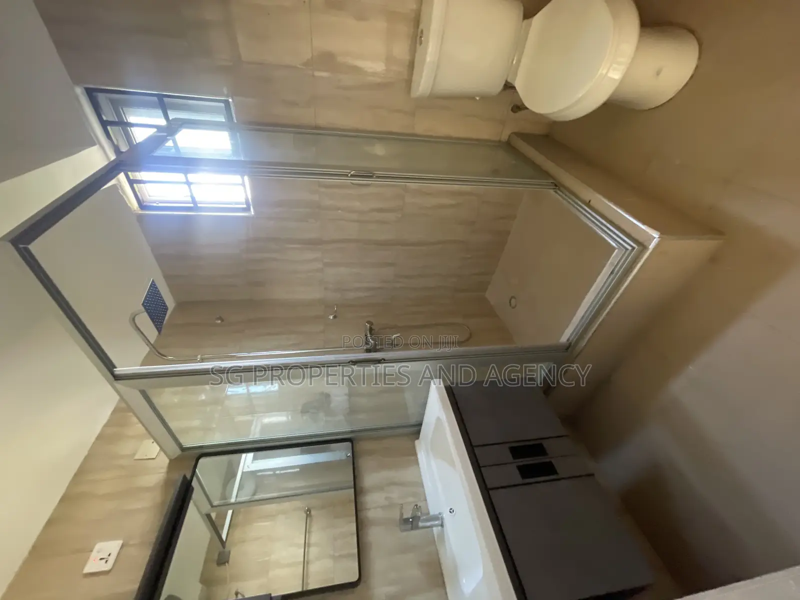 3bdrm Townhouse / Terrace in Tseaddo, Accra Metropolitan for rent