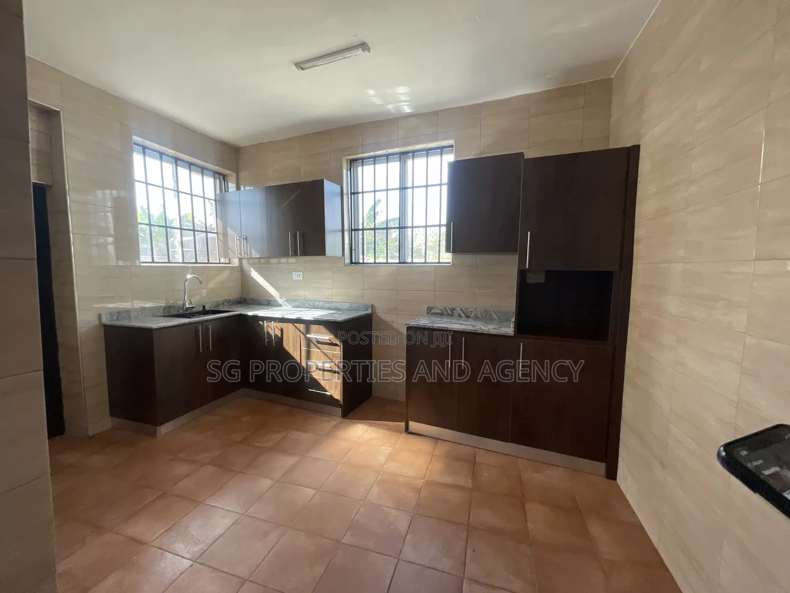 3bdrm Townhouse / Terrace in Tseaddo, Accra Metropolitan for rent