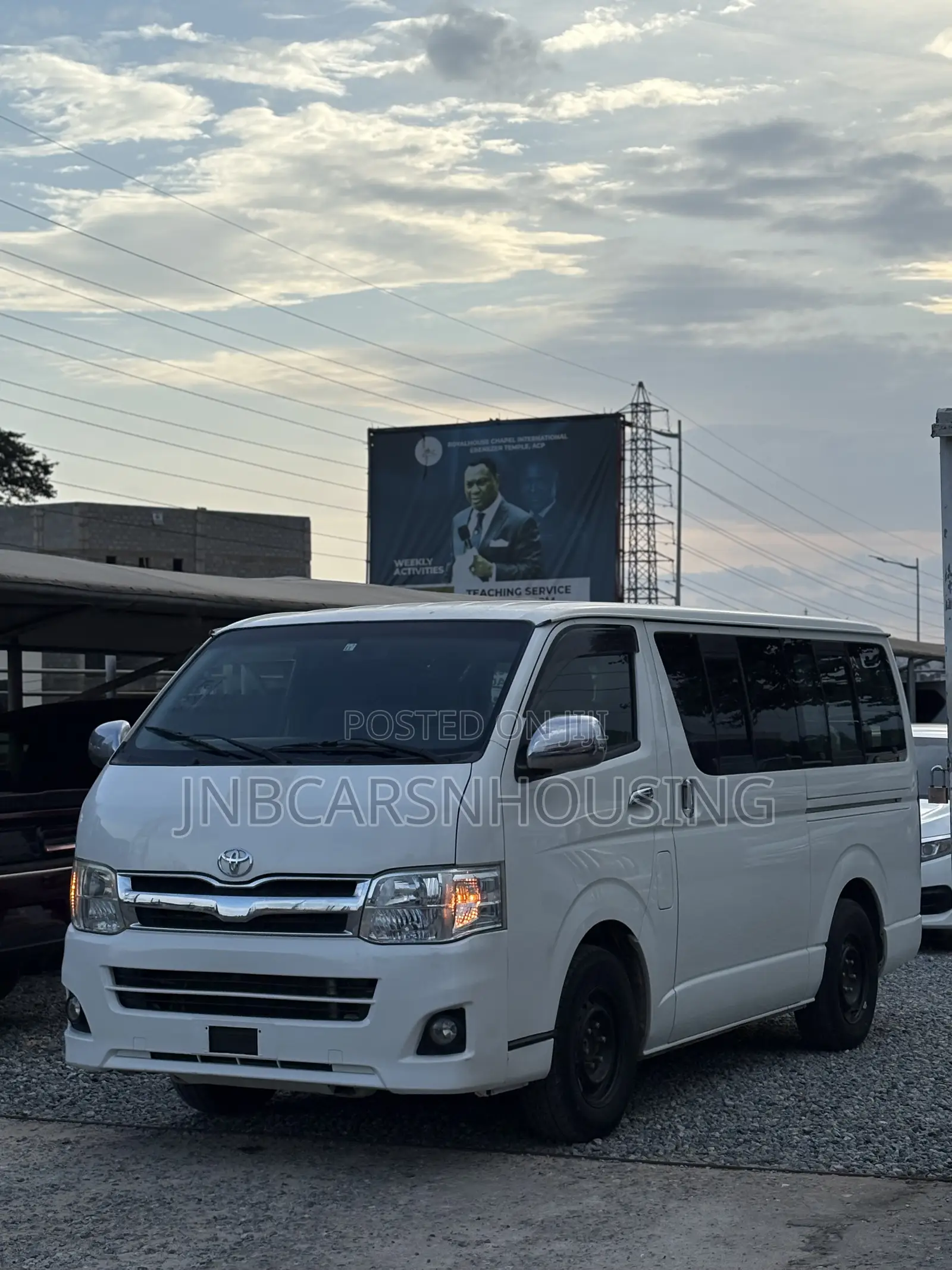 Toyota HiAce 2011 White