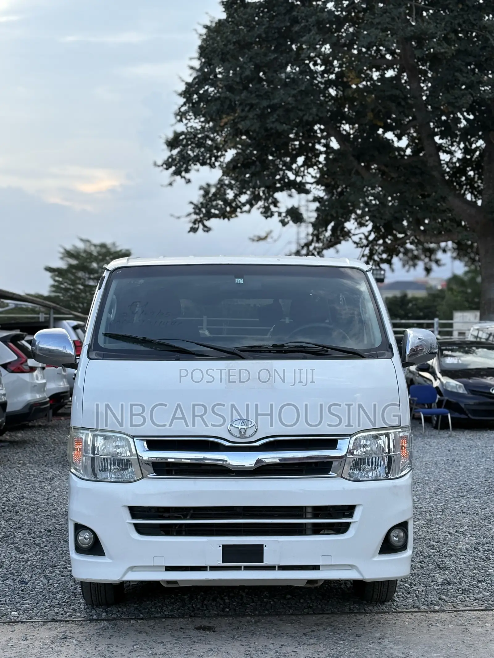 Toyota HiAce 2011 White