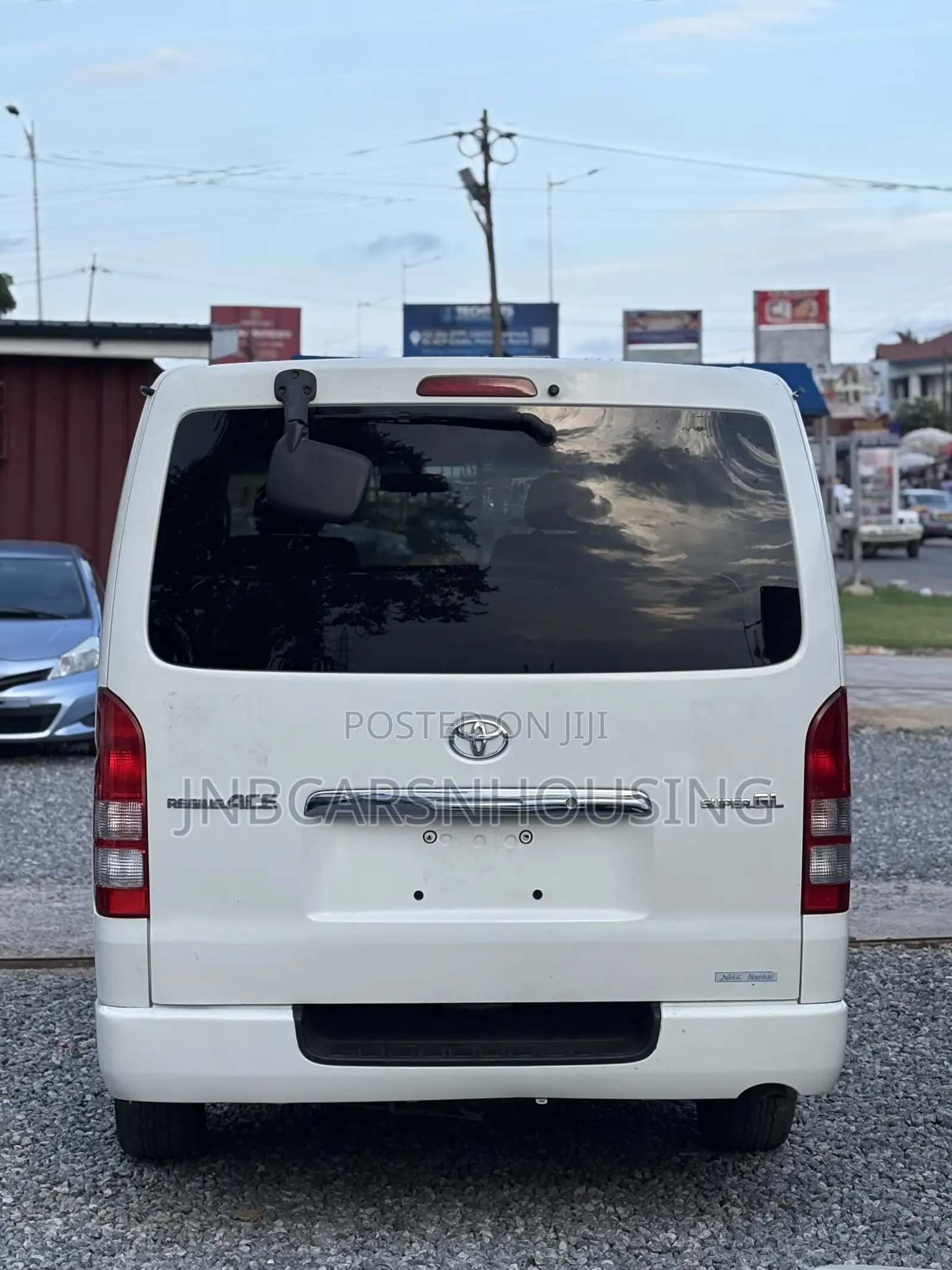 Toyota HiAce 2011 White