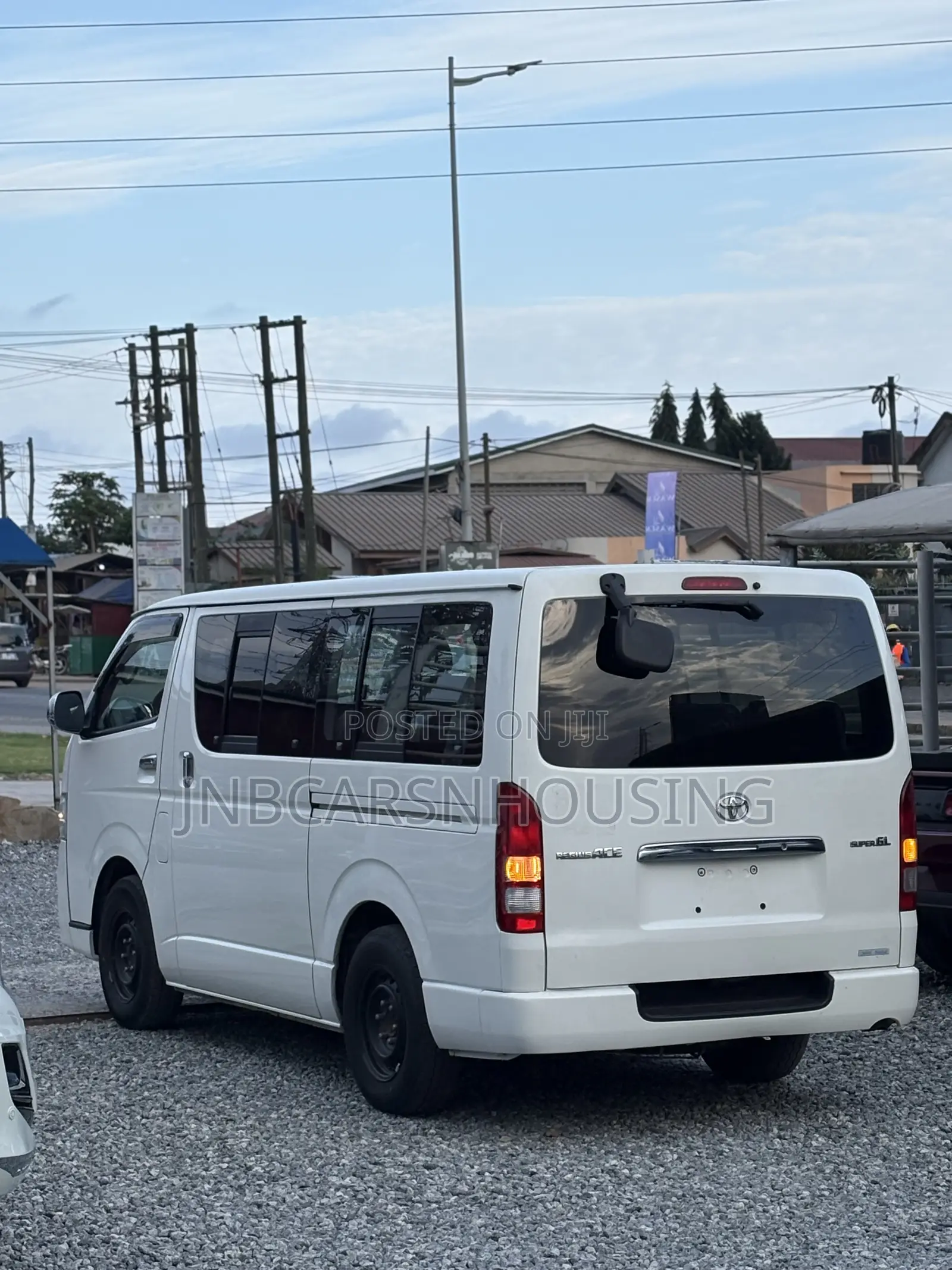 Toyota HiAce 2011 White