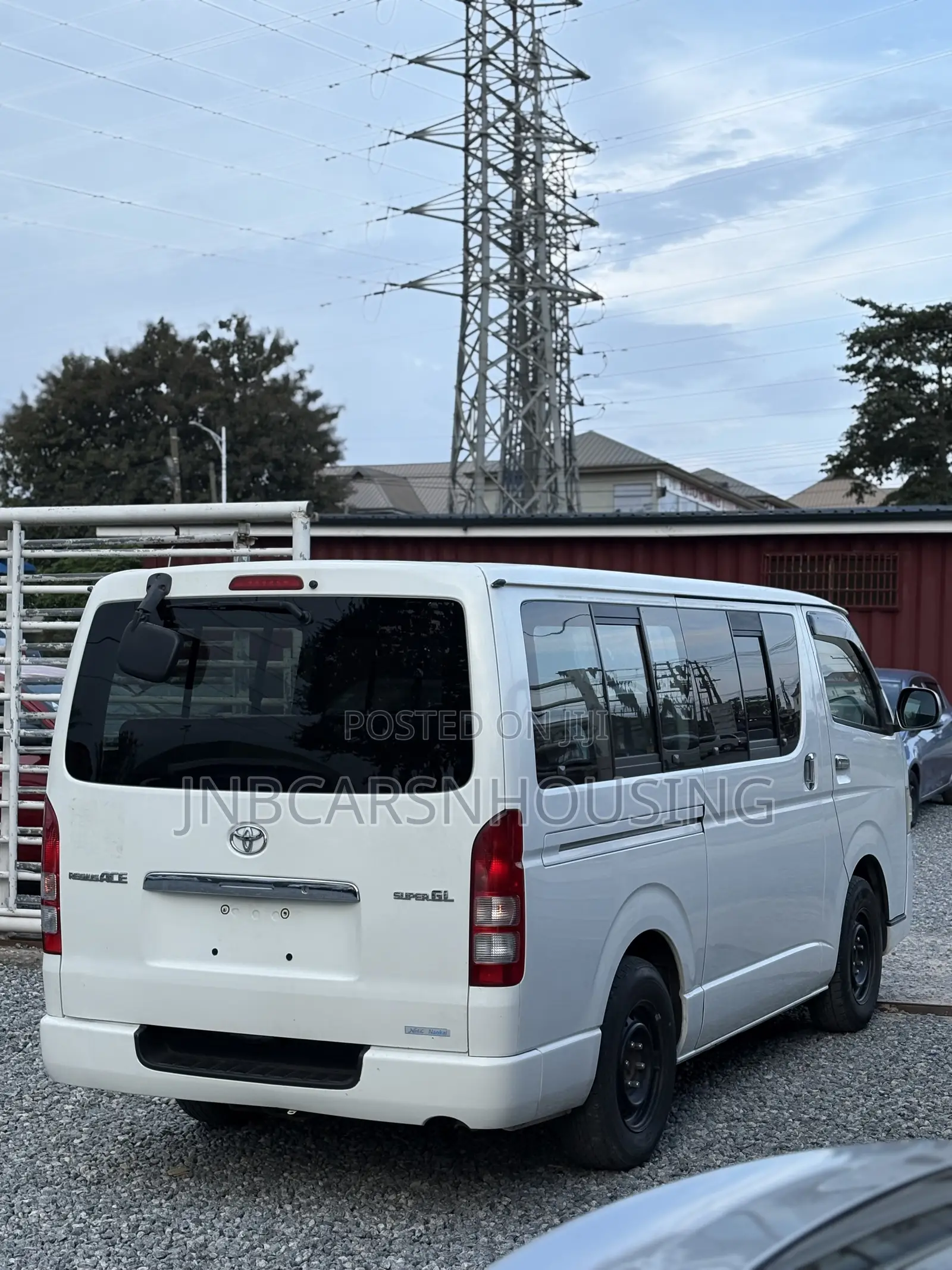 Toyota HiAce 2011 White