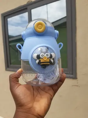 900ml Leakproof Water Bottle With Handle for Children Age 1 and Above.