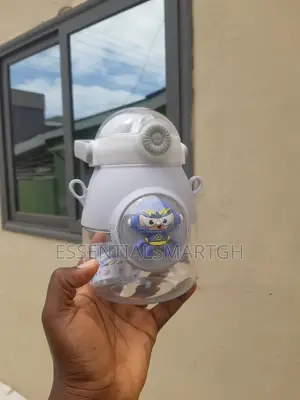 900ml Leakproof Water Bottle With Handle for Children Age 1 and Above.