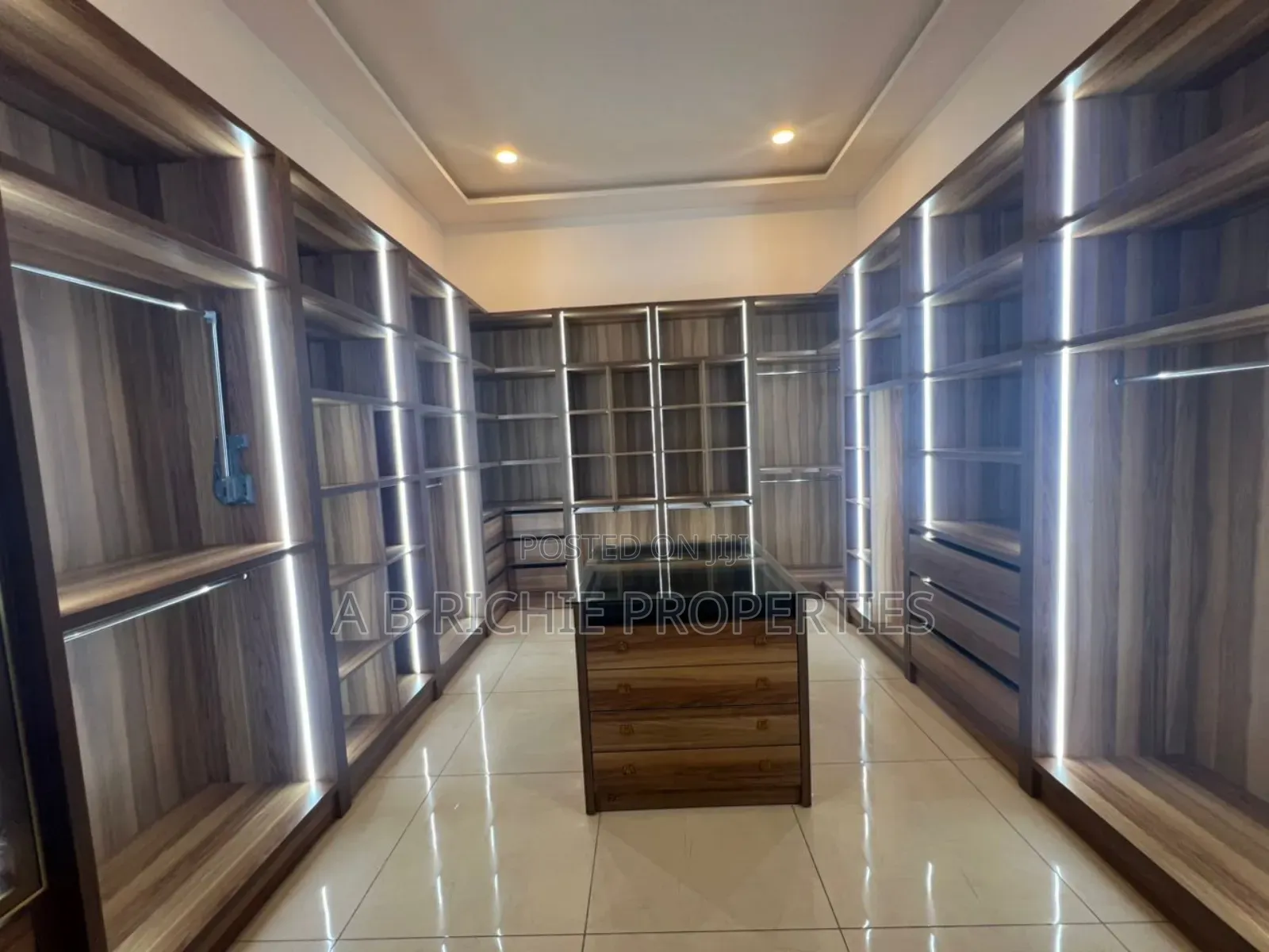 5bdrm Mansion in Ab Richie Properties, Regimanuel Gray Estates for sale