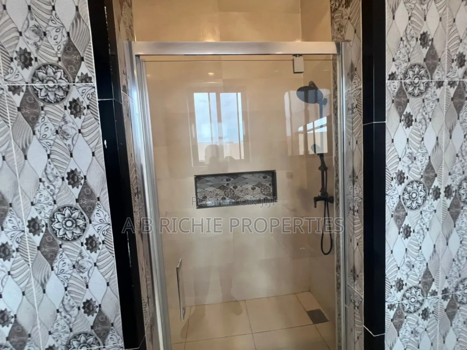 5bdrm Mansion in Ab Richie Properties, Regimanuel Gray Estates for sale