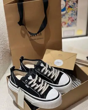 Ami Paris Low Top Sneakers