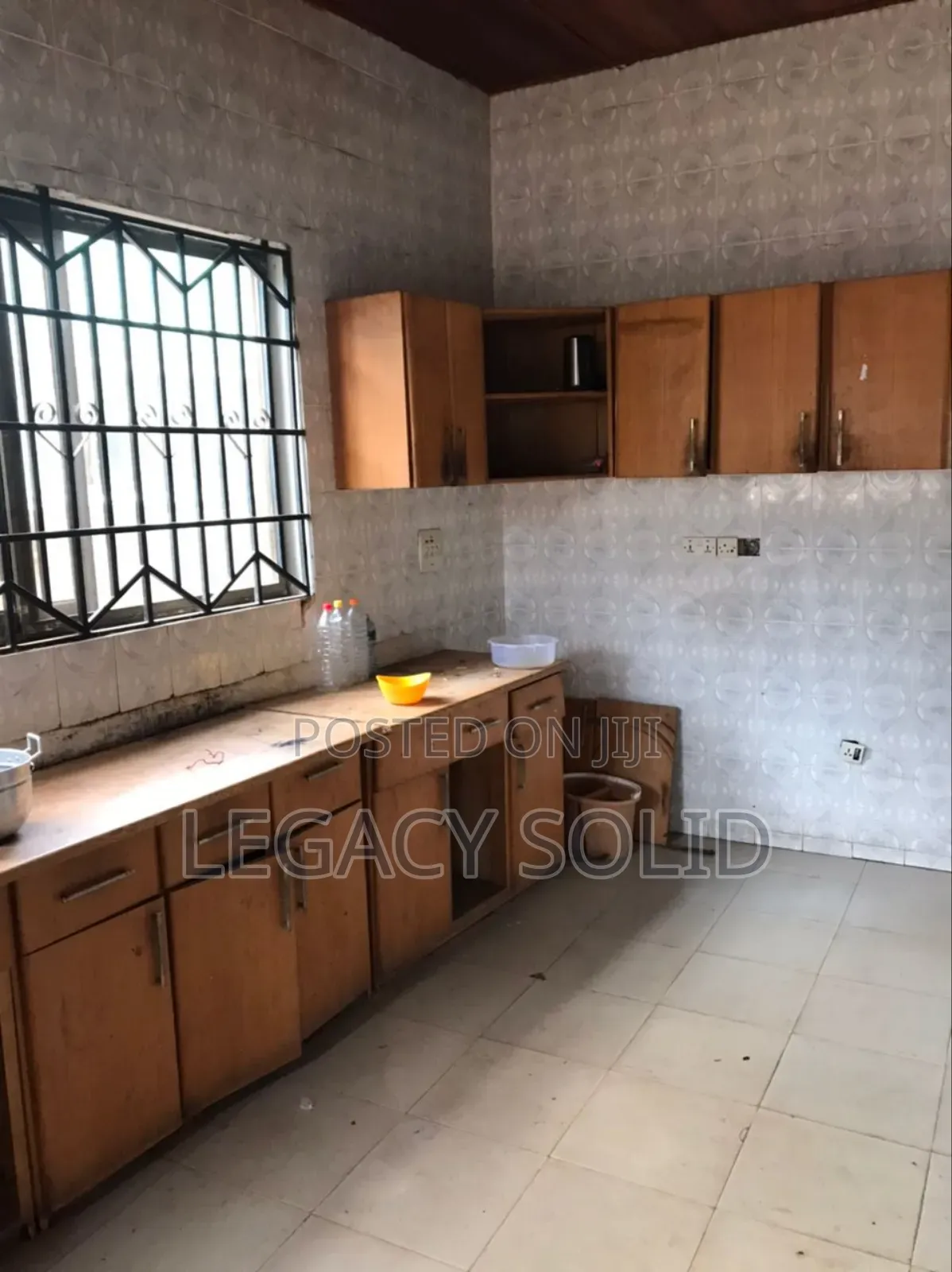 3bdrm House in Legacy Solid Real , New Town for rent