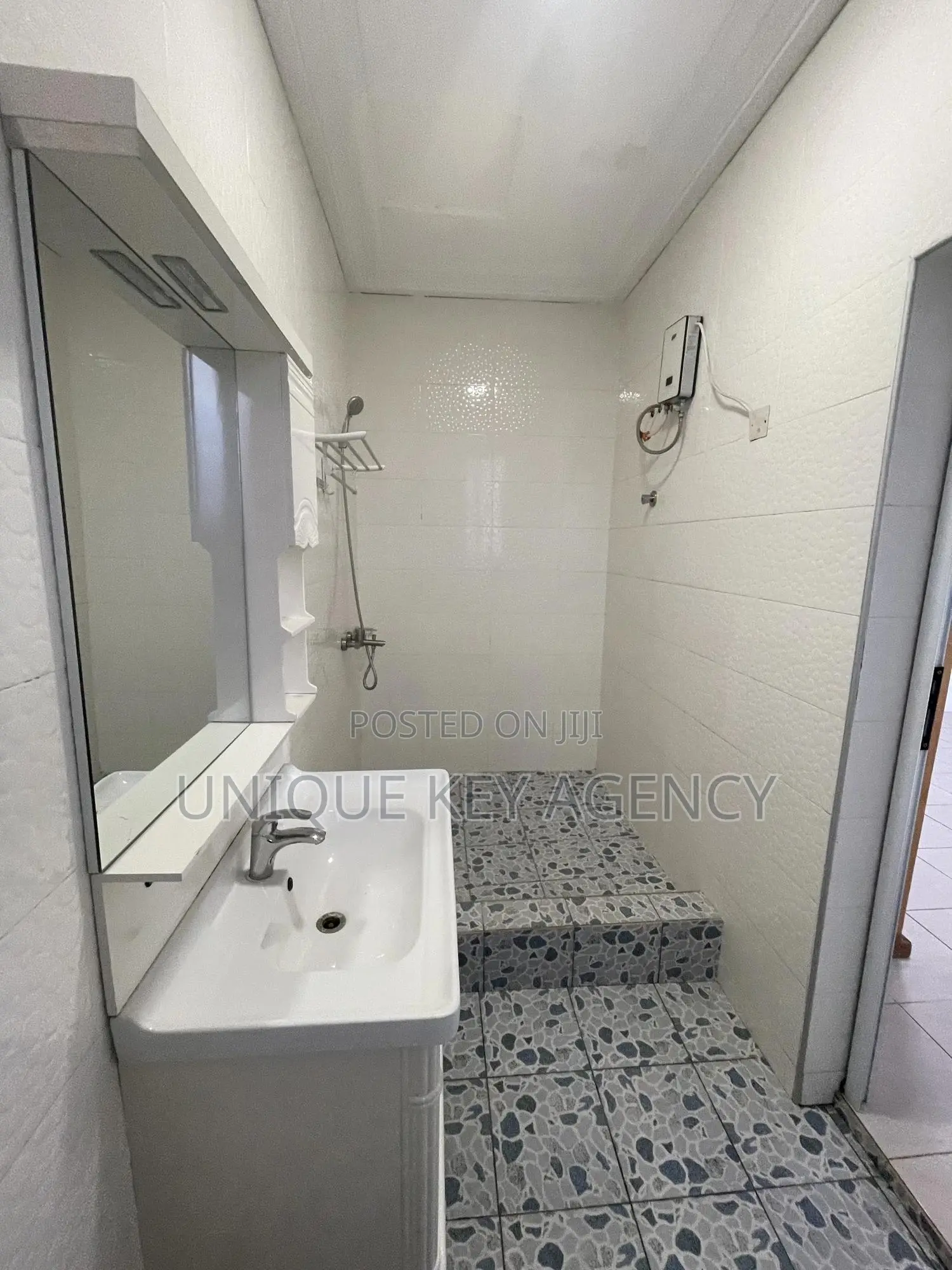 2bdrm Apartment in Unique Key Agency, Tseaddo for rent