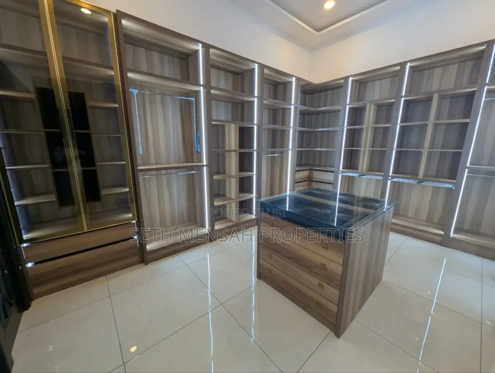5bdrm House in Airport Residential Area for sale
