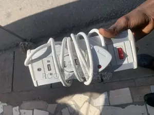 Extension Lead Socket With 3 Usb Charging Ports and 1 Socket