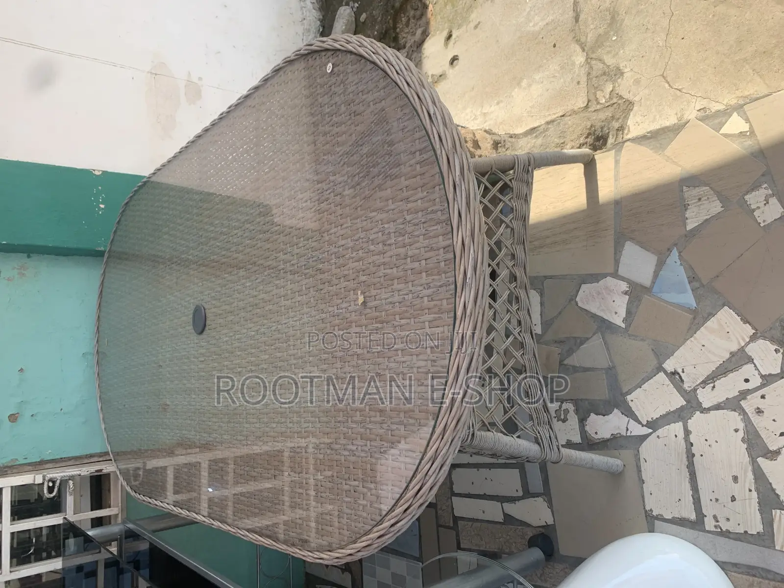 Elegant Grey Wicker Outdoor Dining Table – Glass Top
