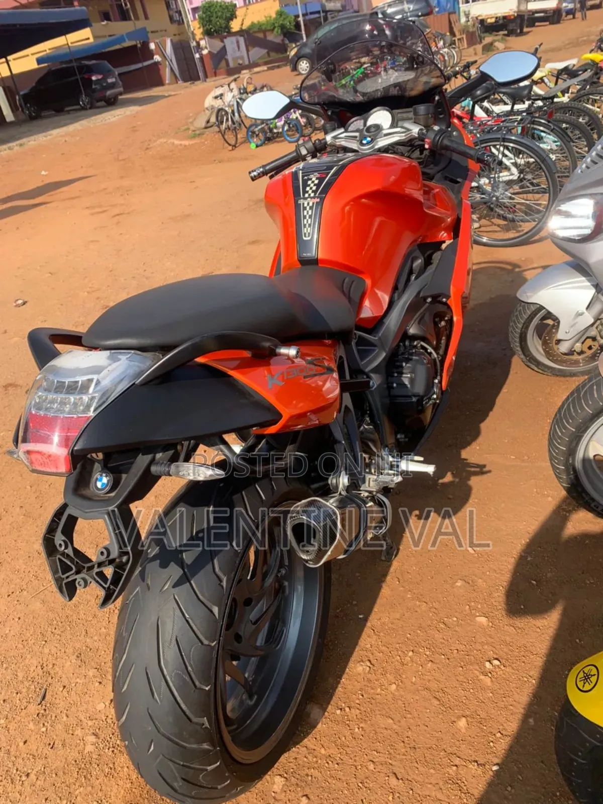 BMW Sport 2022 Orange