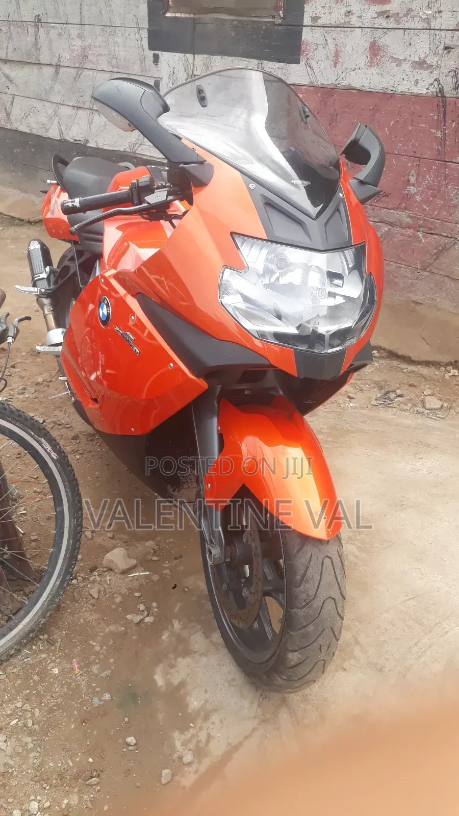 BMW Sport 2022 Orange