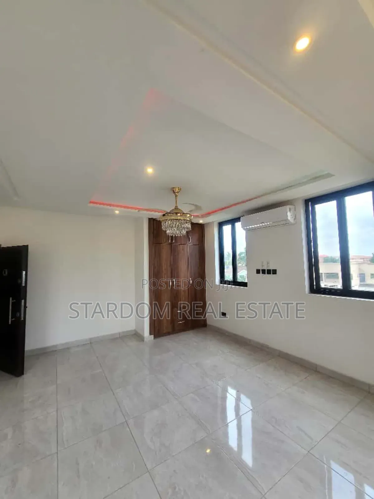 4bdrm Duplex in School Junction, Ashaley Botwe for rent