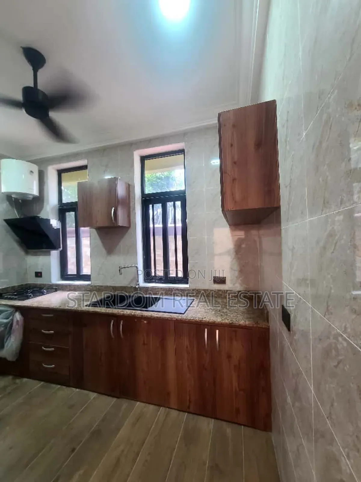 4bdrm Duplex in School Junction, Ashaley Botwe for rent