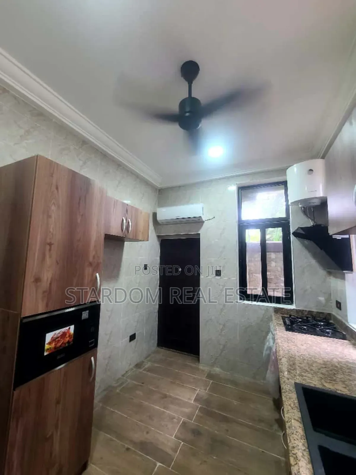4bdrm Duplex in School Junction, Ashaley Botwe for rent