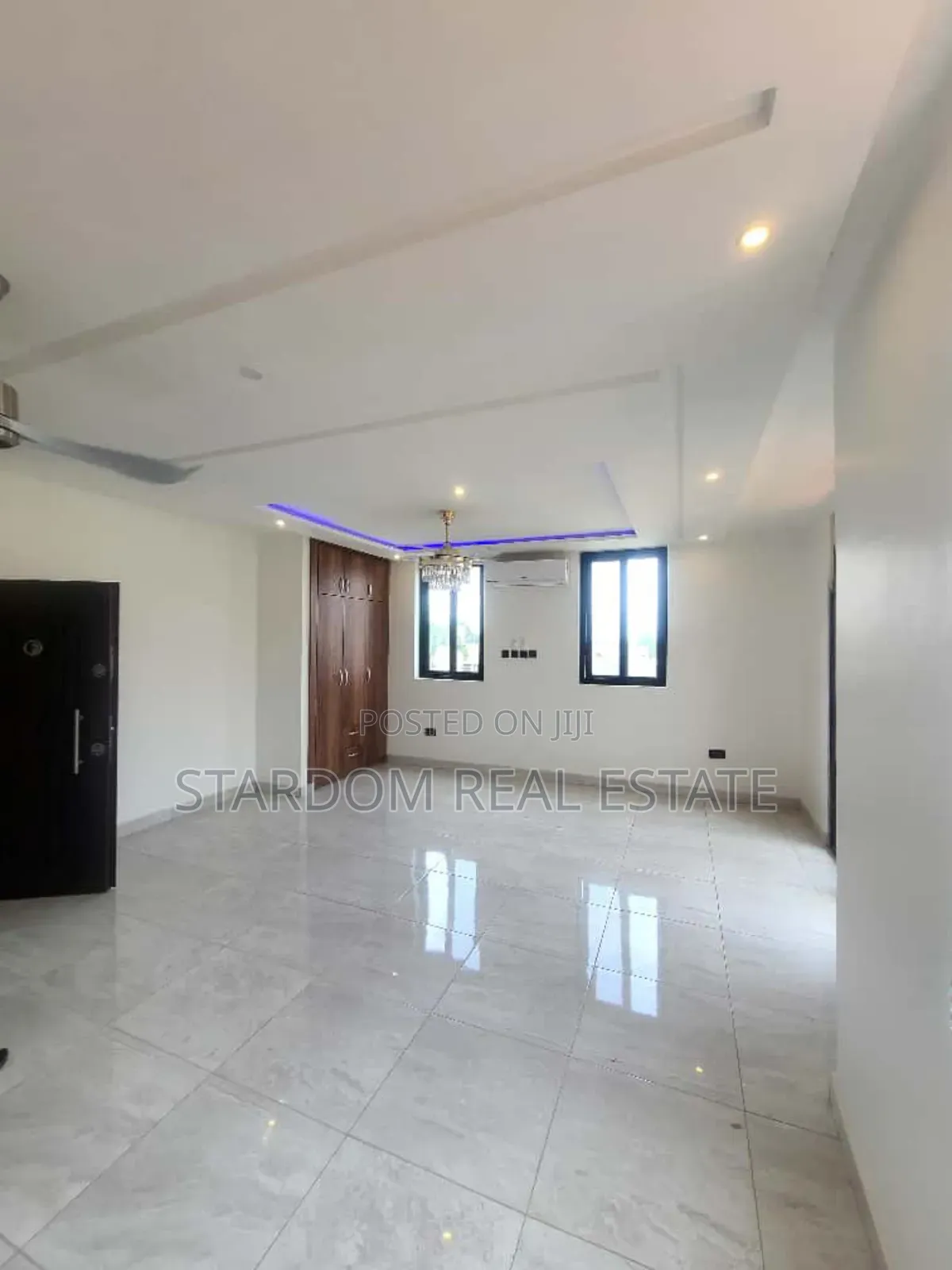 4bdrm Duplex in School Junction, Ashaley Botwe for rent