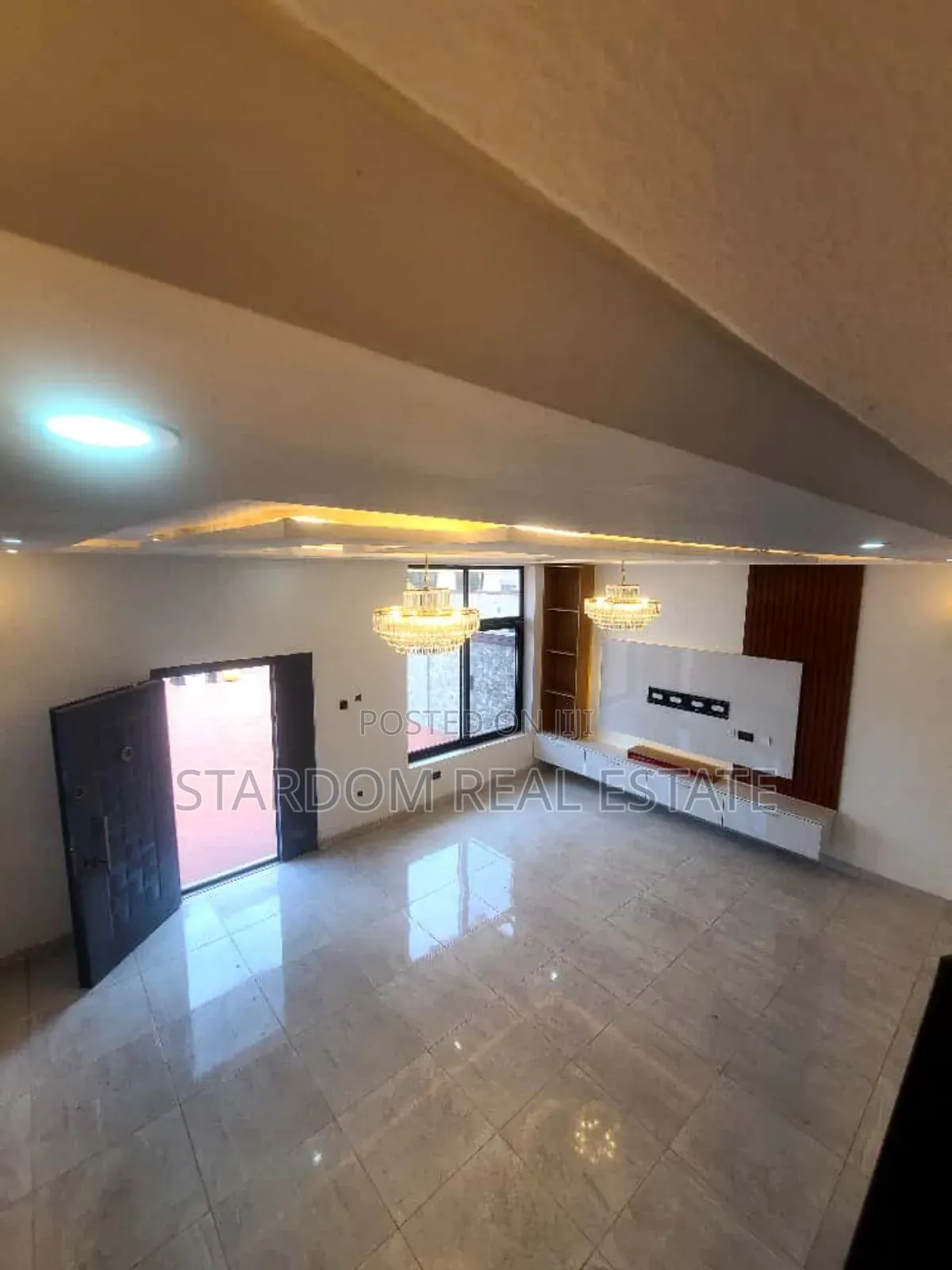 4bdrm Duplex in School Junction, Ashaley Botwe for rent