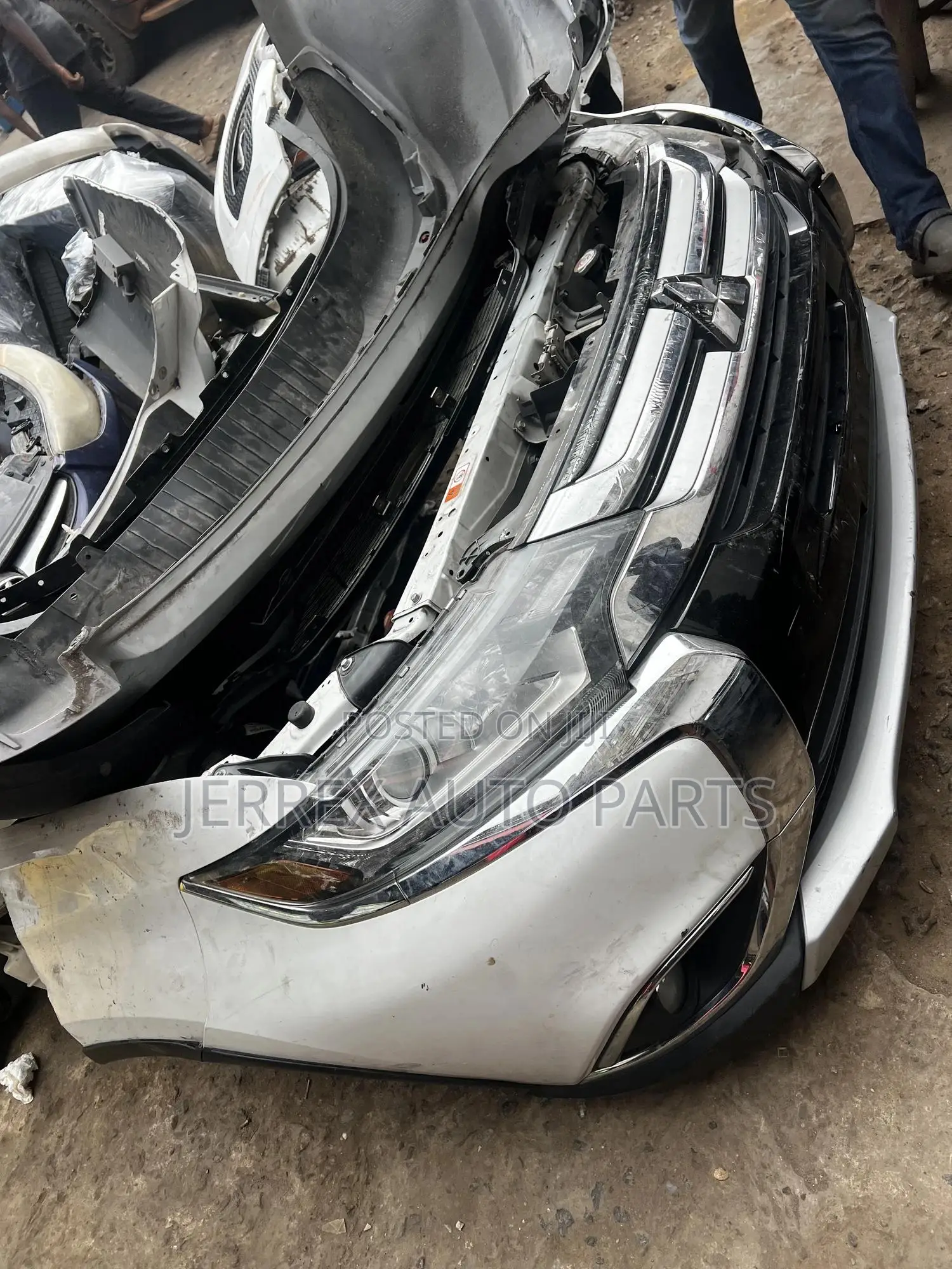 Mitsubishi Outlander 2016-2019 Front Cut
