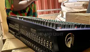 Soundcraft Lx7ii 24-channel Analog Mixer