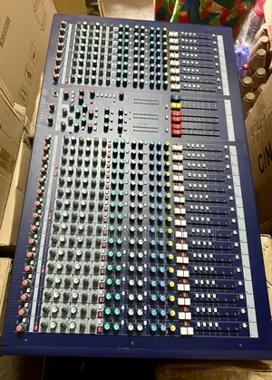 Soundcraft Lx7ii 24-channel Analog Mixer