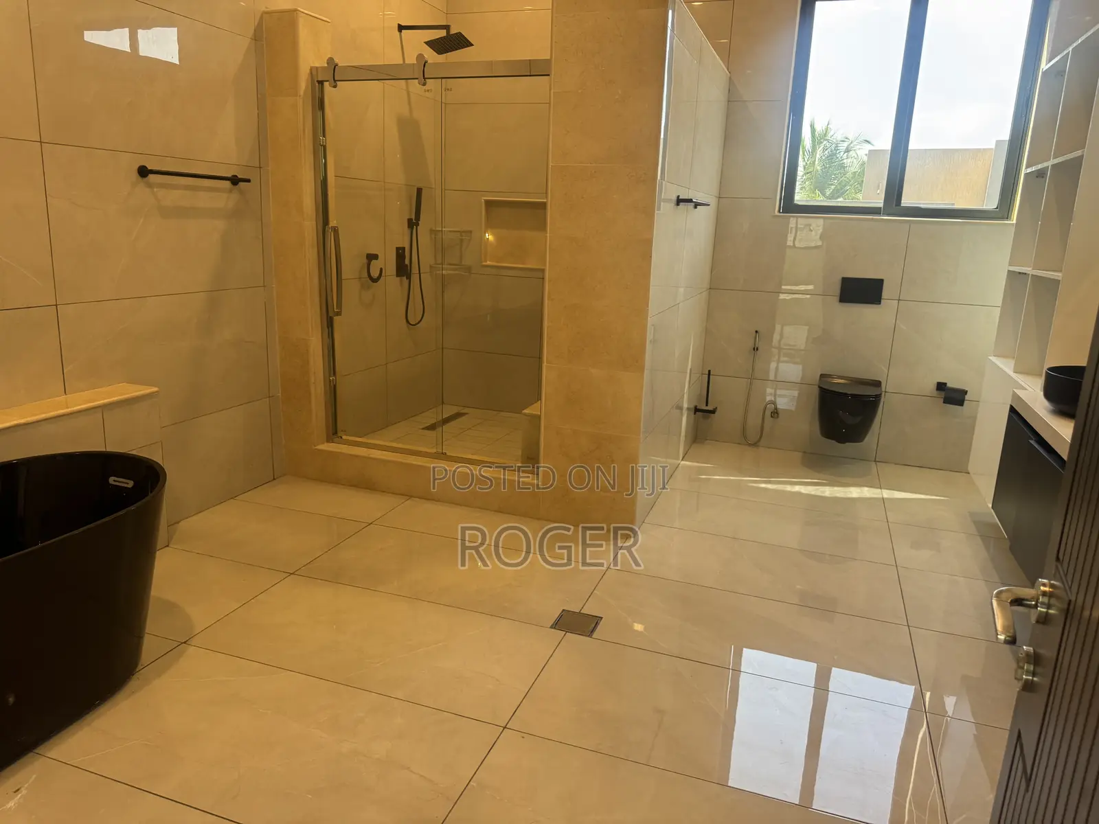 5bdrm Mansion in Spintex for sale