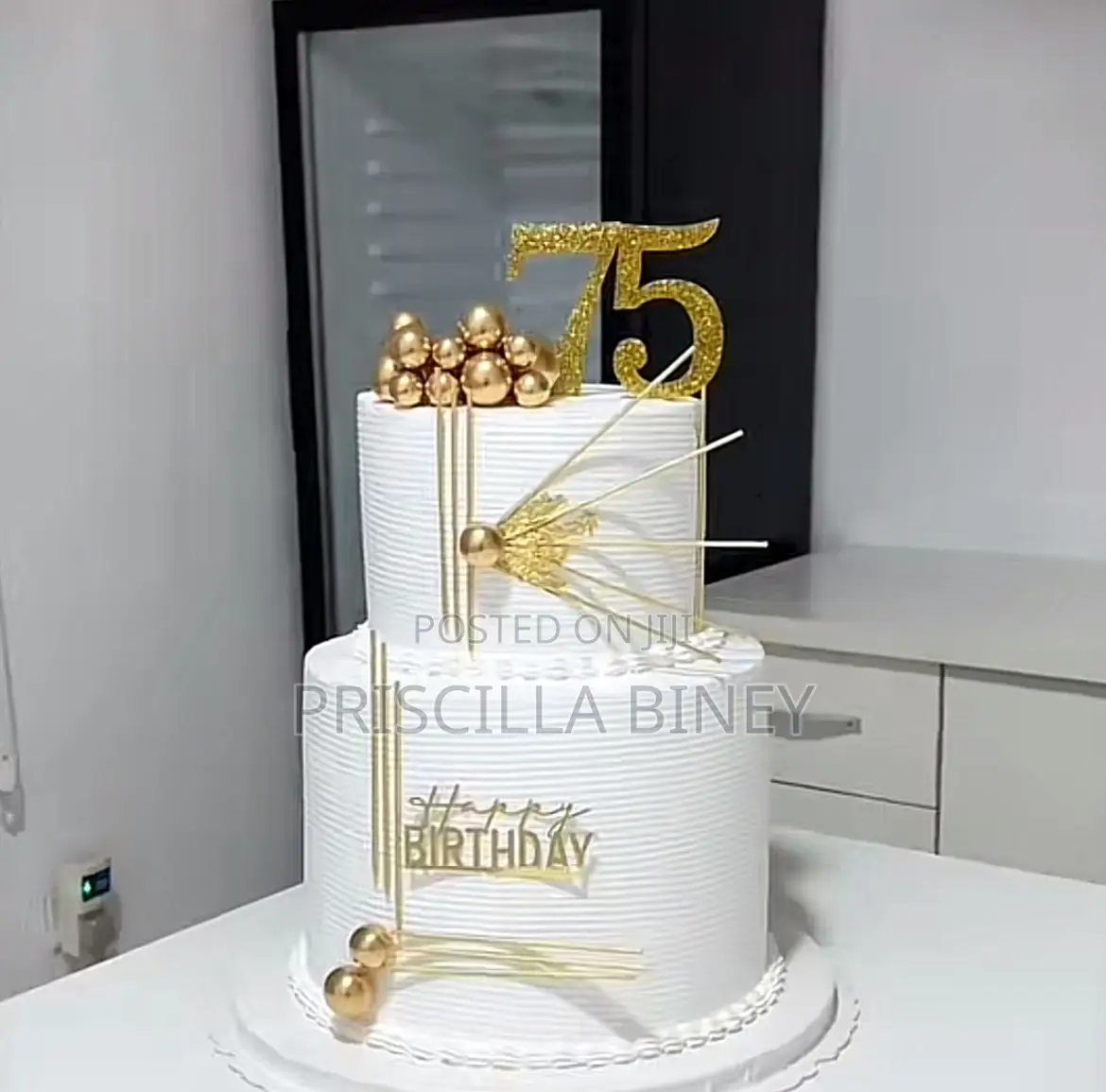 Weeding or Birthday Cake