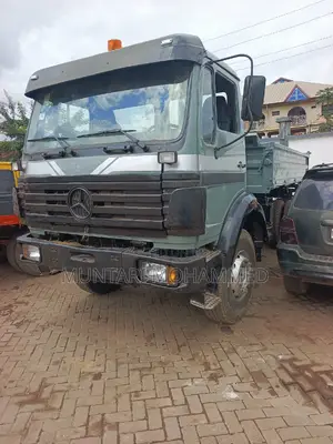 Mercedes-Benz 1113 2000 Green