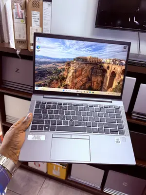 Laptop HP ZBook Firefly 14 G7 8GB Intel Core i5 SSD 256GB