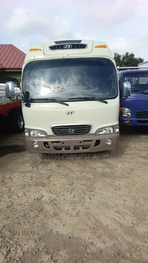 Hyundai Cunty Bus 27 Seat