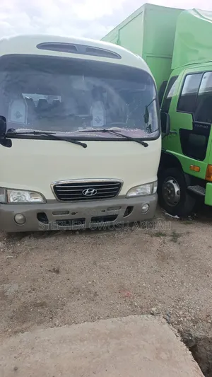 Hyundai Cunty Bus 27 Seat