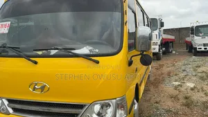 Hyundai Cunty Bus 27 Seater