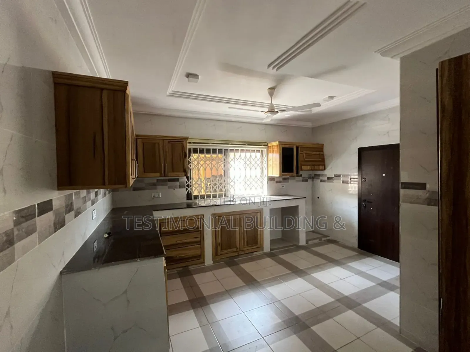 3bdrm Apartment in Testimonial Building, Frafraha for rent