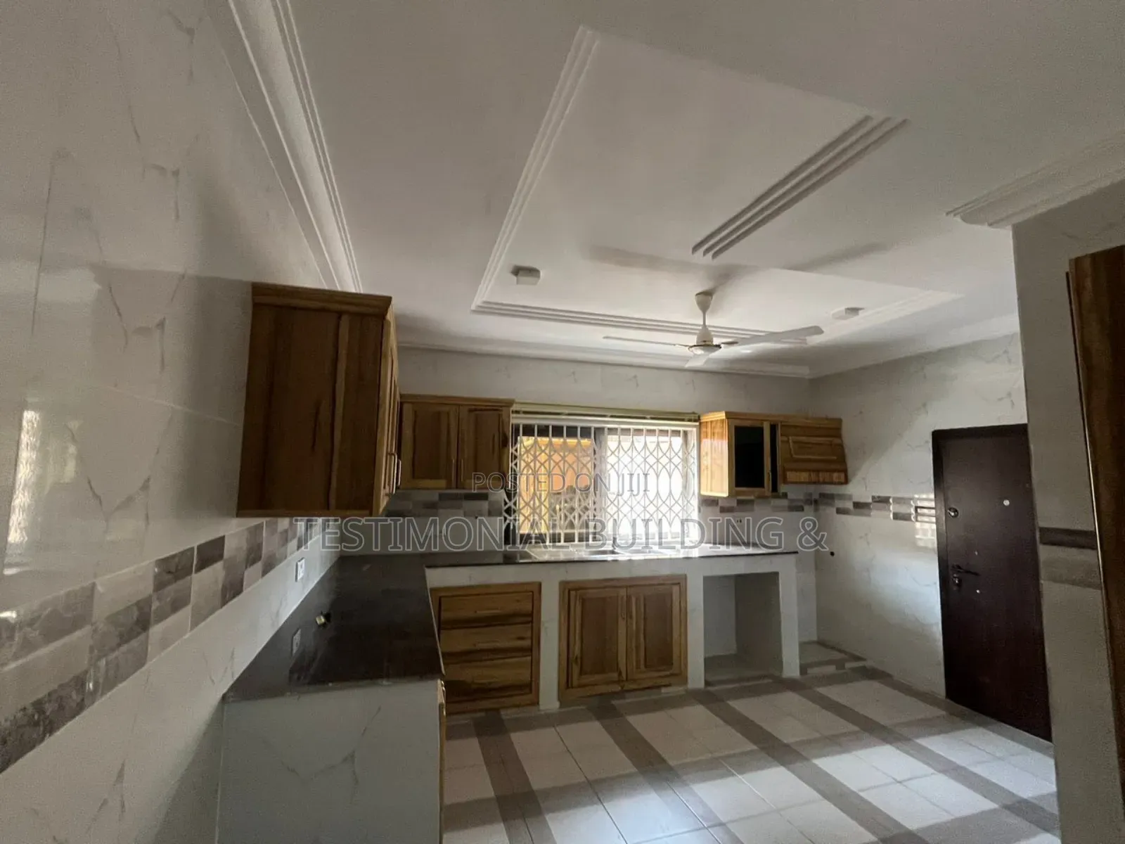 3bdrm Apartment in Testimonial Building, Frafraha for rent