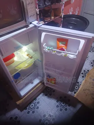 Single Door Table Top Fridge