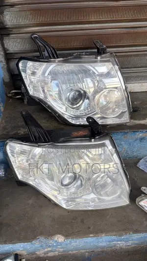 Mitsubishi Pajaro Sports Headlight 2008,2009,2010,2011,2012